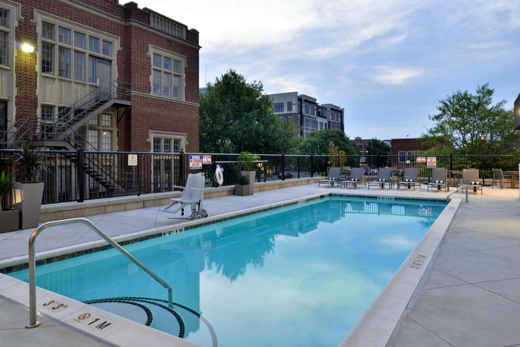 Hampton Inn & Suites Greensboro Downtown, Nc Exterior photo